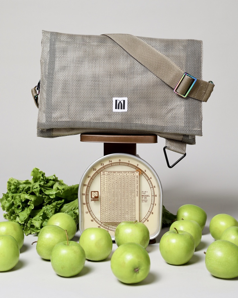Tabloid Clutch Bag2
